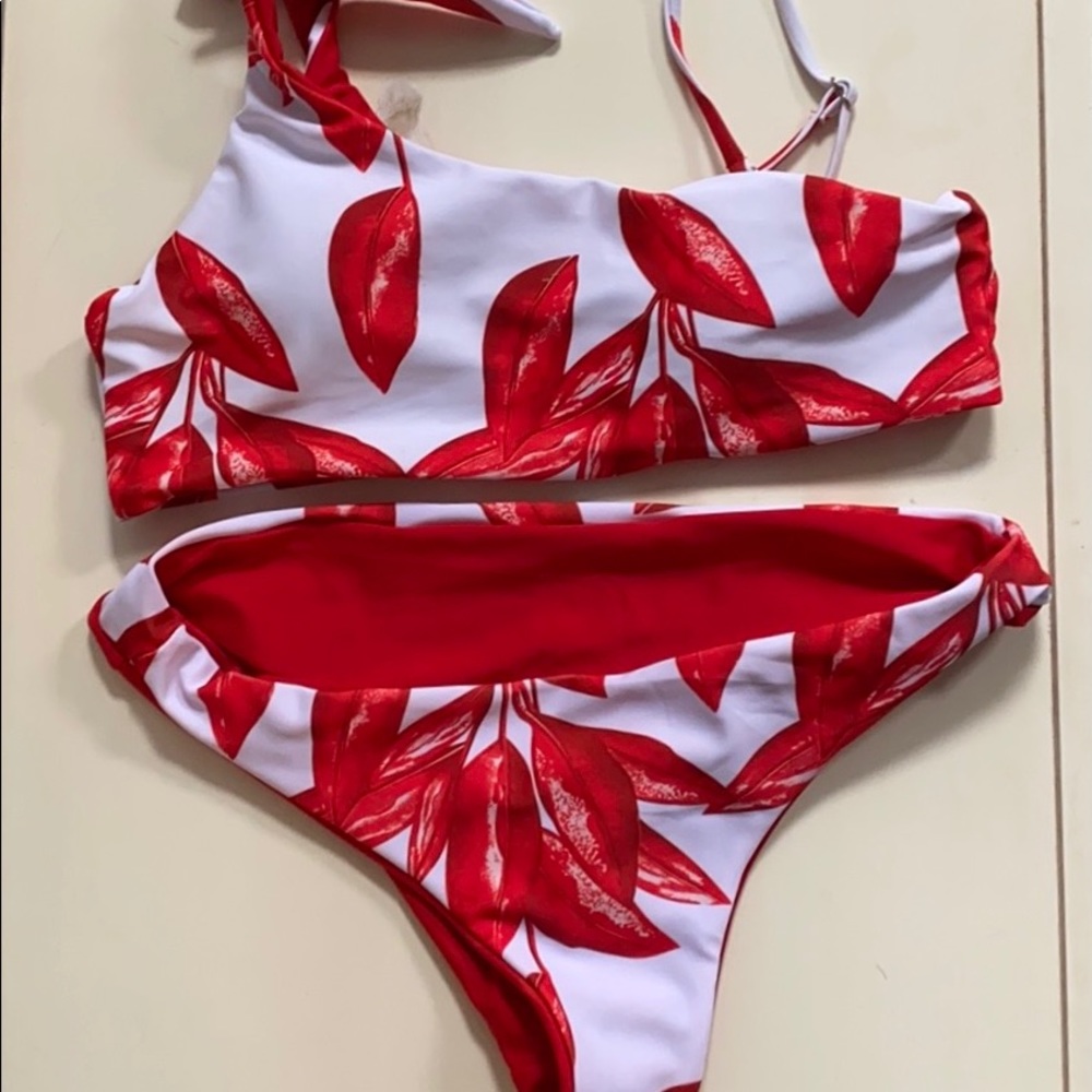 Bikini - Picture 4 of 7